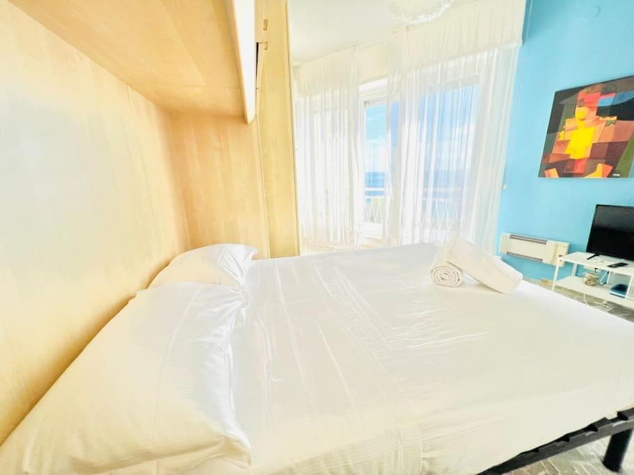 Suite Sunset 21 - Fronte Mare San Remo Buitenkant foto